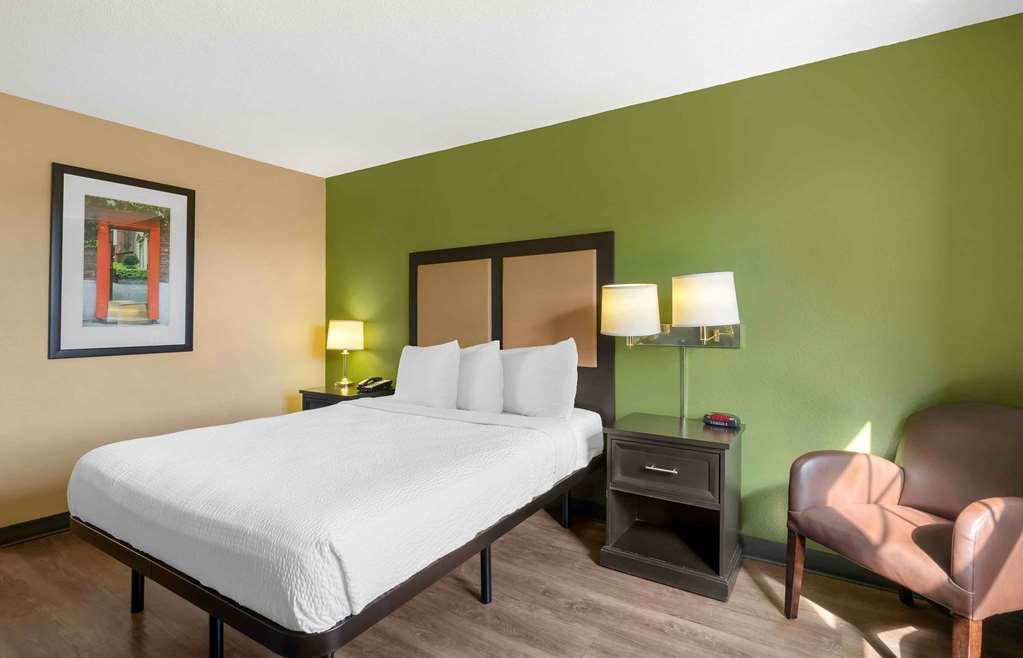Extended Stay America Suites - St Petersburg - Clearwater - Executive Dr Largo Room photo