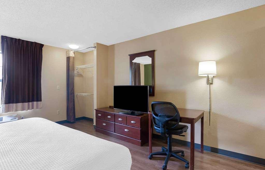 Extended Stay America Suites - St Petersburg - Clearwater - Executive Dr Largo Room photo